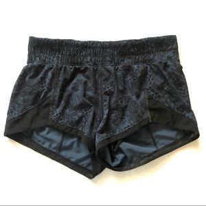 Lululemon Women Miles Ahead Shorts 2.5” Nouveau Mach Blue Black Floral Print 4